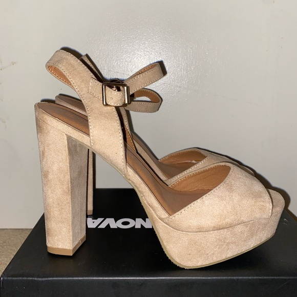 heels - Picture 4 of 11